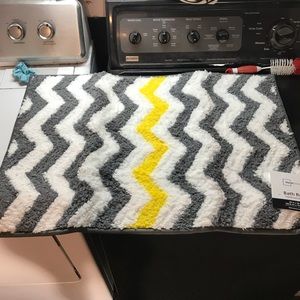 Chevron bath mat